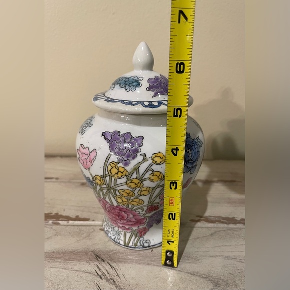 Vintage Chinese Temple Jar - Picture 8 of 9